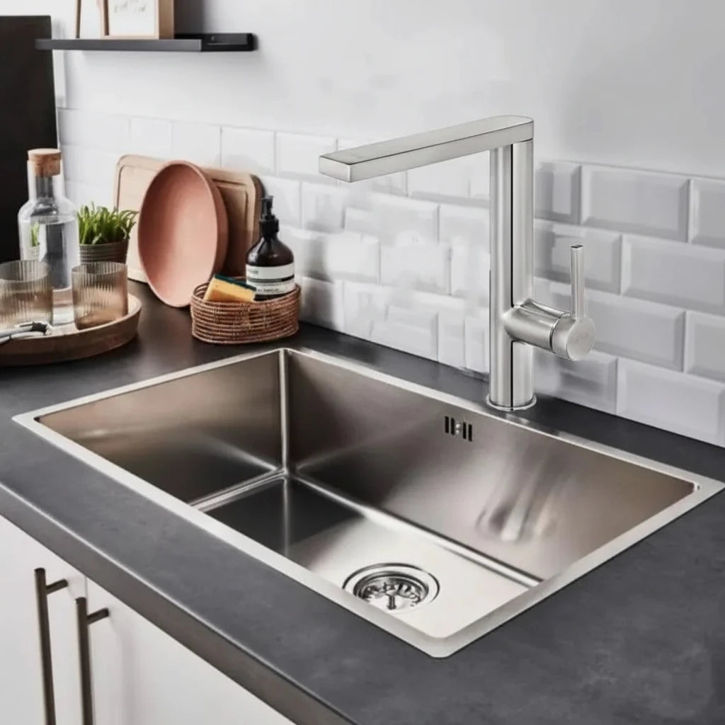 Chrome kitchen sink faucet with high arc spout, 360 degree swivel function and limescale-resistant aerator