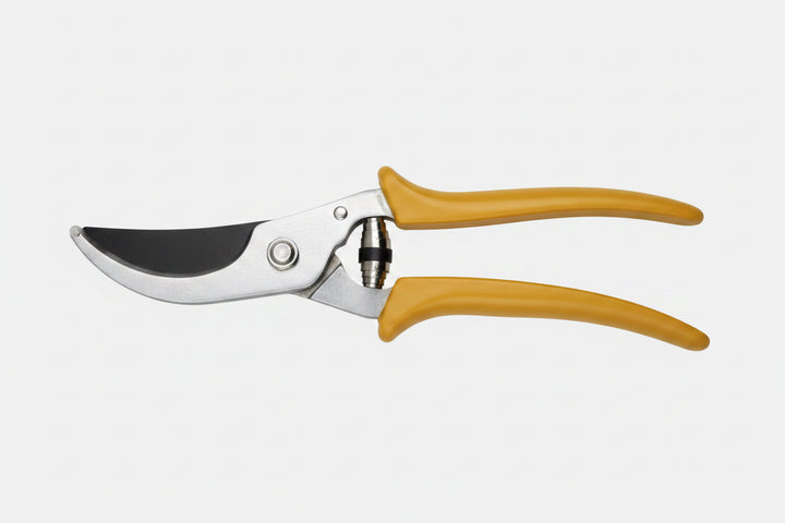 Large vineyard pruning shears made from single-piece steel for cutting vine branches up to 20 mm.