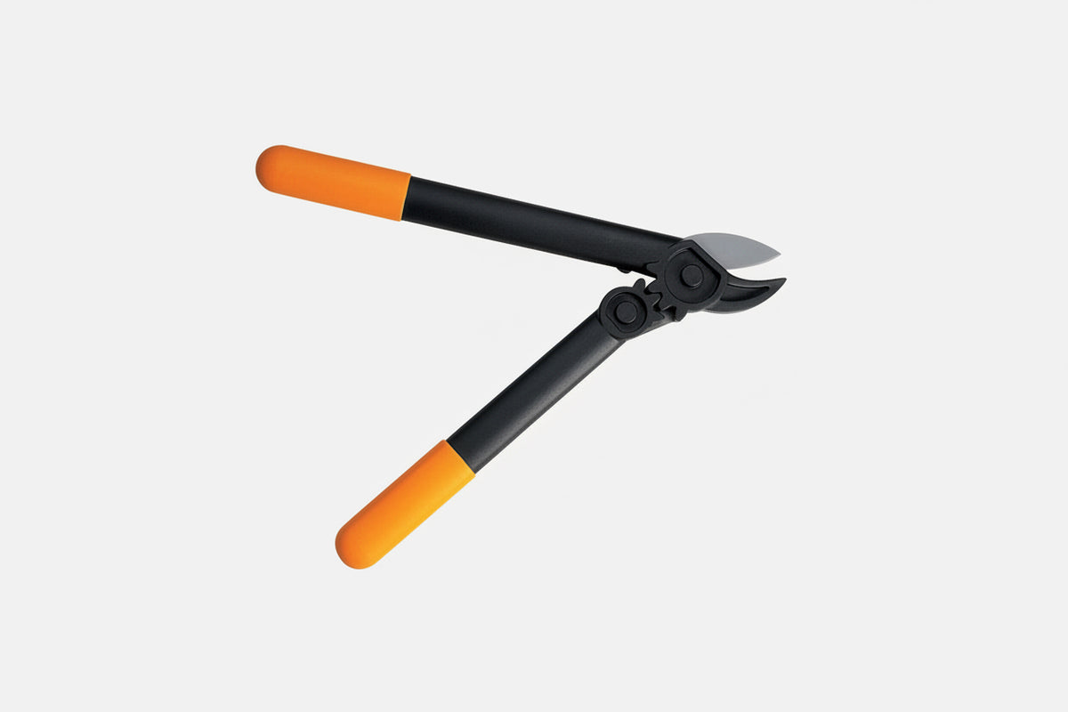 Lightweight branch pruning shears with power-assisted cutting mechanism for efficient garden pruning